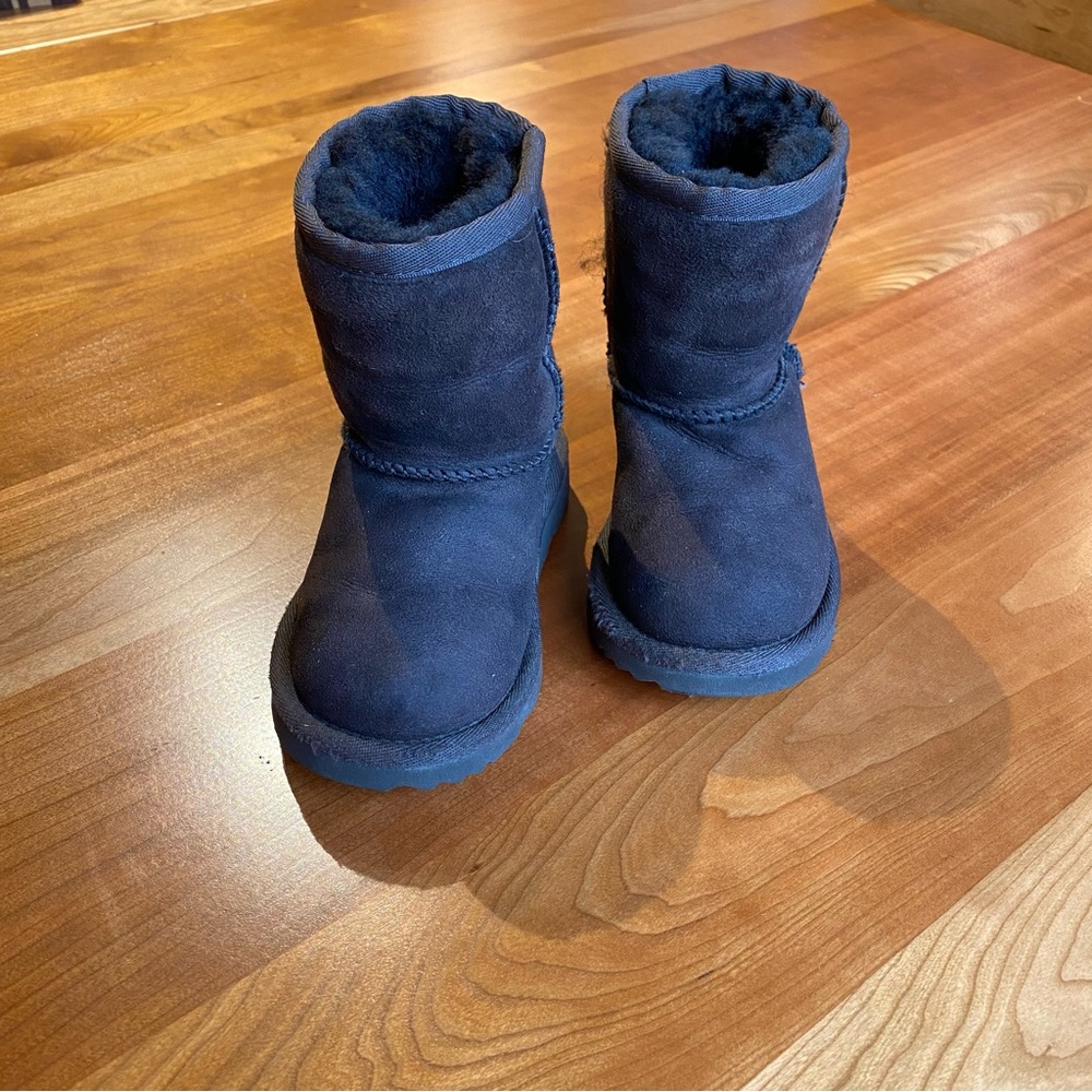 Unisex Ugg Boots in chocolate Size 8 toddler